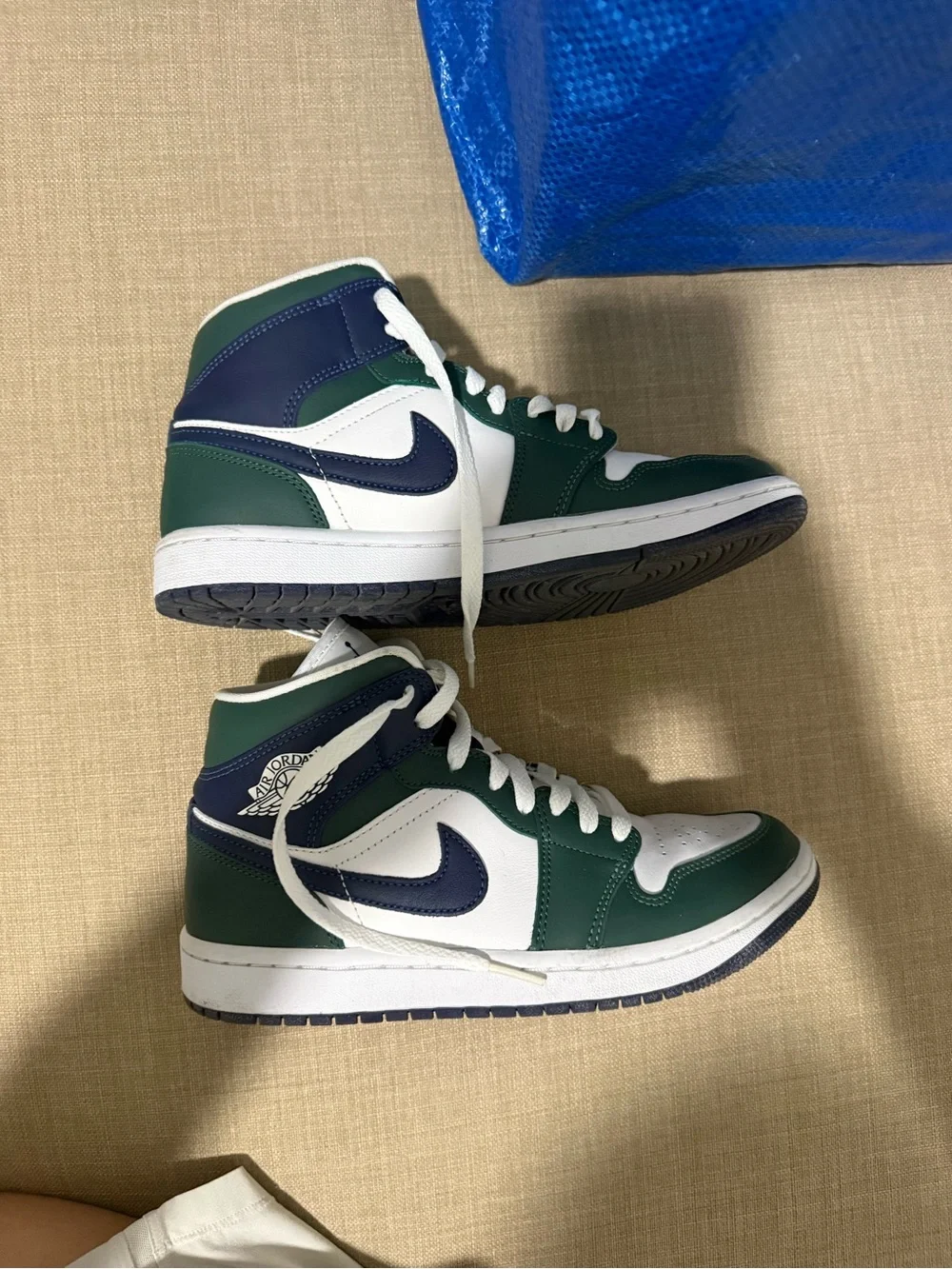Women’s Jordan 1 Mid Size 7.5W